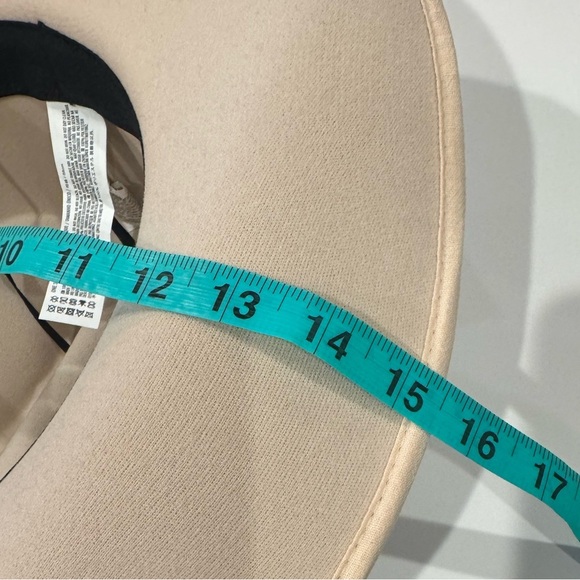 Beige Hat with Red white & Blue Bandana-get festival ready❤️🤍💙 great anytime❤️🤍💙 - Picture 7 of 9